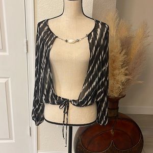 🖤🤍 Nicola Fully sheer top,long sleeves, open front, small, removable chain,S